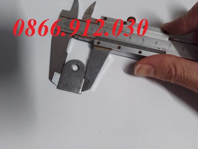 Ứng dụng của bas sắt gia cố mặt bàn trong sản xuất mặt bàn gỗ khung sắt 4