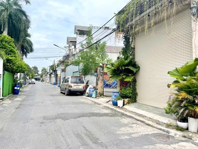 NHÀ ĐẸP 95M2 SÂN XE HƠI - Trung tâm P.Đông Hòa - Kế bên Sân vận động DĨ AN - 5.4 TỶ 2