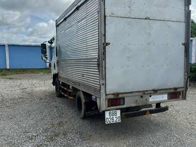 Cần bán isuzu 91ps đời 2011 tải 1tấn200 thùng kín sàn đẹp dài 3m1 1