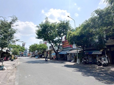 Nhà diện tích lớn 74m2 mặt tiền kinh doanh nguyễn văn của p13 q8 3