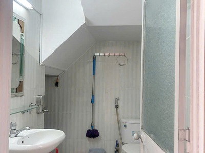 Nhà 2 lầu/st 354/ âu dương lân p3q8 2