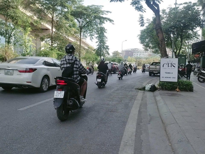 Bán nhà mặt phố hoàng cầu 88m  4 tầng mặt tiền 4,2m vỉa hè rộng đang cho thuê chỉ 55 tỷ 3