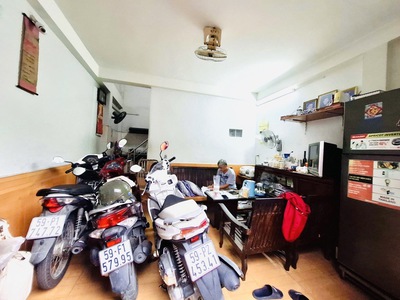 Nhà 4 tầng, ngang 4.2m đường thông hoàng hoa thám giá chỉ nhỉnh 4 tỷ, 0