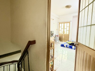 Giáp quận 10 vài bước ra đường xe hơi nha chính chủ lâu năm. 2