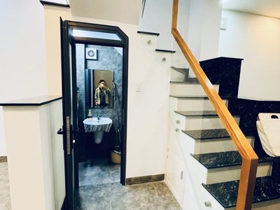 Chưa đên 6 tỷ có ngay nhà mới 3 tầng - cách 10 m có xe hơi - đường tôn thất thuyết-bến vân đồn - 2