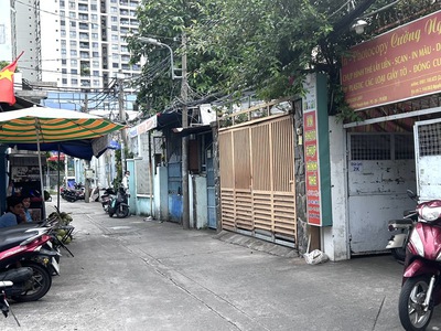 Bán đất tặng nhà - xe hơi ngủ trong nhà- dt đất siêu lớn -dài miên man 34m- thông ra bến vân đồn 2