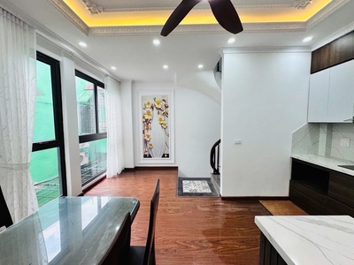 Cầu giấy 41m x6 tầng giá 9,350 tỷ,oto tránh 10m,ngõ thông 3