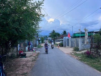 Bán lỗ thôn xuân trung, diên xuân mặt tiền đường nhựa liên xã, diên khánh. 0