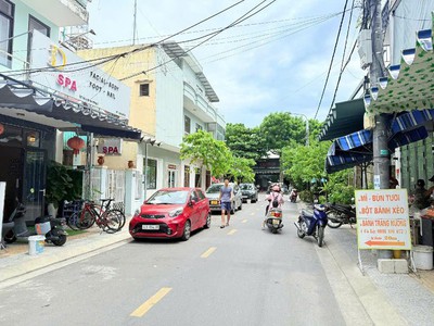 Bán nhà mặt phố mỹ đa đông 5, ngũ hành sơn, đà nẵng. dt 70m2, 2 tầng, 3pn. giá 8.2 tỷ, sổ đỏ. lh: 0