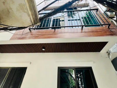 Nhà đẹp hai mặt thoáng ở ngay phố quan nhân 35x5t. chỉ nhỉnh 7 tỷ 0