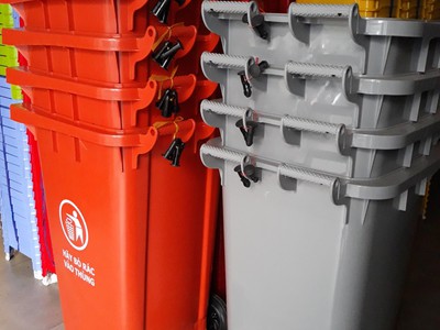 Thùng rác nhựa 240lit nắp đậy kín, bánh xe dễ dàng di chuyển, giá ưu đãi 0