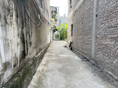 Cần bán 35,3m2 nhà C4 tổ 12 Thạch Bàn. Cách 30m ra đường ô tô tránh, cho thuê hoặc đầu tư đều tốt 3