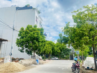 Bán đất cạnh bệnh viện đa khoa tỉnh Vĩnh Phúc. DT 100m2 hướng Đông giá 6 tỷ 2