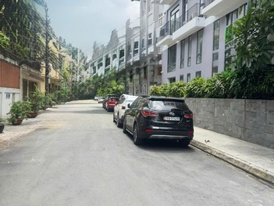 Biệt thự đẳng cấp   5 tầng   325m    hồ bơi   thang máy   tân bình   60 tỷ 0
