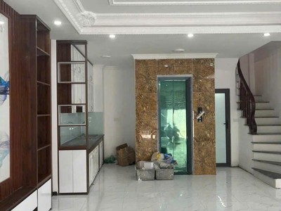 Hiếm bán nhà việt hưng - 6  tầng - thang máy - gara ô tô - lô góc -  hướng nam - sát công viên 4