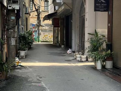 Nhà đẹp chắc chắn còn khá mới đẹp dọn về ở luôn   trung...