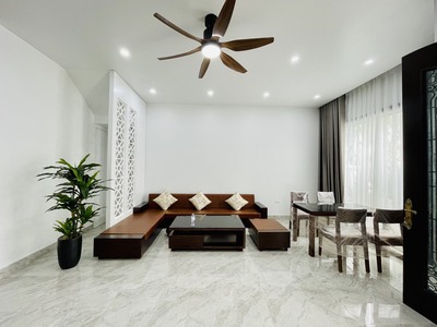 Cho thuê nguyên căn 5 phòng ngủ Vinhomes Marina 1