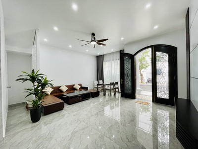 Cho thuê nguyên căn 5 phòng ngủ Vinhomes Marina 5