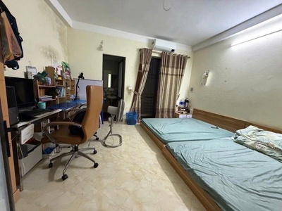 Chỉ hơn 6 tỷ, bán nhà riêng chính chủ phố định công 40m,4 tầng mặt tiền 4,5m,ngõ thông,xe 3 gác vào 2