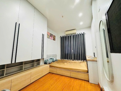 Đội cấn 22m x7 tầng chỉ 5,85 tỷ-lô góc,3 thoáng,ngõ thông,gần phố,trước nhà 4m 0