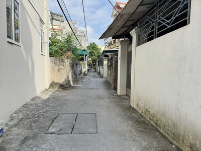 Chính chủ bán căn góc 30m2 nhà C4 cách 20m ra mặt ngõ 197 Phúc Lợi. Vị trí đẹp gần trường chợ 0