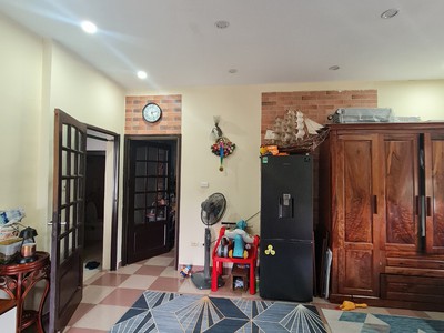 Gía Đầu Tư : Nhà Vĩnh Phúc 50M2 10,3 Tỷ 2 mặt thoáng trước sau 10M Ô TÔ 1