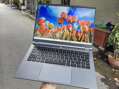 Laptop Mechrevo 15X R7-8745hs 24 1T 2.8k 120hz. 400nit 100sRGB 0