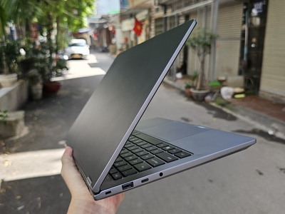 Laptop Mechrevo 15X R7-8745hs 24 1T 2.8k 120hz. 400nit 100sRGB 3