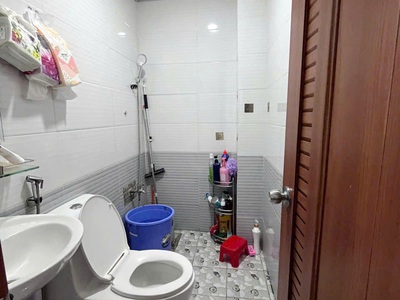 Nhà 2 tầng nở hậu hẻm 184 âu dương lân p. chánh hưng. giá 5,18 tỷ tl 4