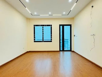 Nhà mới đủ nội thất o too vào bát khối 33m2 x 6 tầng 7.9 tỷ long biên hà nội. 2