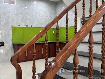 Gấp    nhà 3 tầng 3 mê kiên cố, đầu k ô tô ông ích đường, 4m, có lê, 3pn, ban công, giá đầu tư 2
