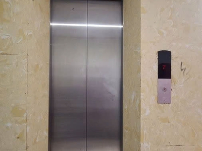 Mình cho thuê nhà mới, hai cửa đi ,vỉa hè, 104m2- 5t, bách khoa 35 tr 0