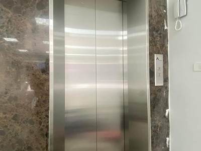 Tôi chủ nhà cho thuê nhà lô góc, mới ,vỉa hè, 118m2- 5t, duy tân 44 tr 0