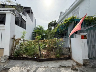 Bán lô đất vuông đẹp 49,9m  gần biển   giá chỉ 2,5 tỷ 0