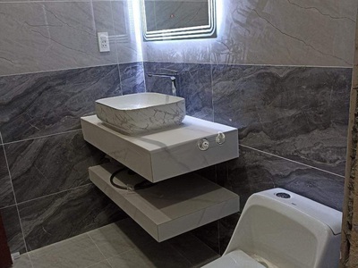 Cho thuê nhà lô góc, mới , thang máy,vỉa hè, 97m2- 5t, giảng võ 31 tr 2
