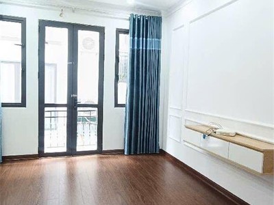 Hơn 5 tỷ - nhà thạch bàn - ô tô đỗ cổng 3