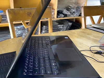 Laptop Dell Inspiron 5570 Core i5-8250U Ram 8GB SSD 240GB VGA ON Màn 15.6 Inch Full HD Máy Đẹp 2