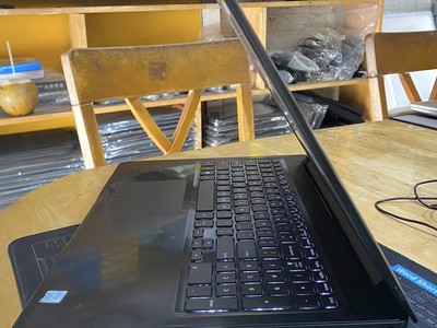Laptop Dell Inspiron 5570 Core i5-8250U Ram 8GB SSD 240GB VGA ON Màn 15.6 Inch Full HD Máy Đẹp 3