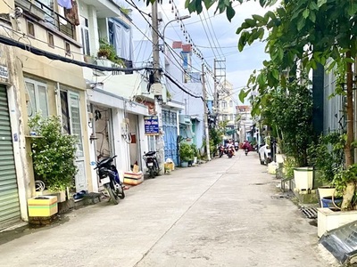 Bán nhà 2 tầng, 35m   4x9 , xe hơi tới cửa, đs8, gần aeon tân phú, chỉ hơn 3 tỷ 3