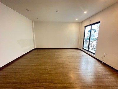Thạch bàn - xây mới độc lập - cách 1 nhà ra ô tô thông - 42m chỉ hơn 6 tỷ 2