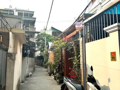 Siêu phẩm thượng thanh   ngõ thông   ô tô gần   nhà đẹp 3 tầng   giá chỉ 8.2 tỷ 0
