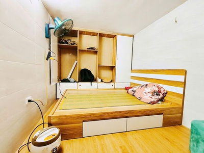 Bán căn hộ CCMN ngõ 102 Trần Thái Tông, Cầu Giấy 63m, 3PN2WC giá 2.2 tỷ, về ở ngay 2