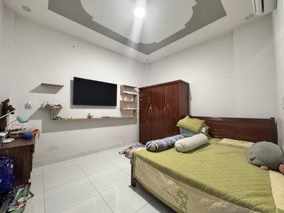 Bán nhà 2 tầng   sân thượng mát mẻ,shr đường 2 ô tô, gần chung cư bcons 4
