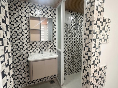 Nhà mới 2 lầu hẻm thông nguyễn duy p. chánh hưng full nội thất 2