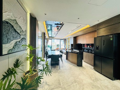 Quá đẹp. trung tâm nguyễn văn cừ, long biên 60m2 7t, full nội thất, ô tô đỗ cữa 16.x tỷ 2
