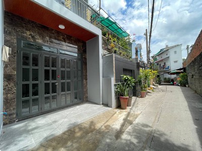 Bán nhà đường âu cơ - 63.3m2 - 4 phòng ngủ - hẻm 5m xe hơi vào nhà 0