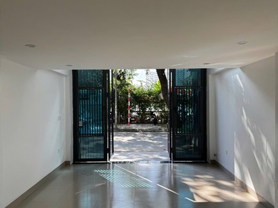 Chính chủ cần bán nhà 5 tầng   1 lửng   1 tum   diện tích 4x10m 3