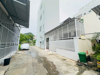 Bán nhà vị trí đẹp gần biển diện tích ngang 7,5m, tổng hơn 80m , thiết kế thoáng mát hiện đại 4