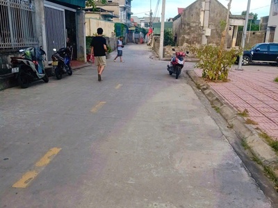 Gia đình tôi trước đây xây ngôi nhà để an cư lâu dài nay tôi cần bán ạ 4