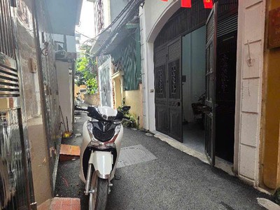Nhà dân xây 4 tầng   ô chờ thang máy  268  phố ngọc thụy   long biên   68,2m    10,7 tỷ 2